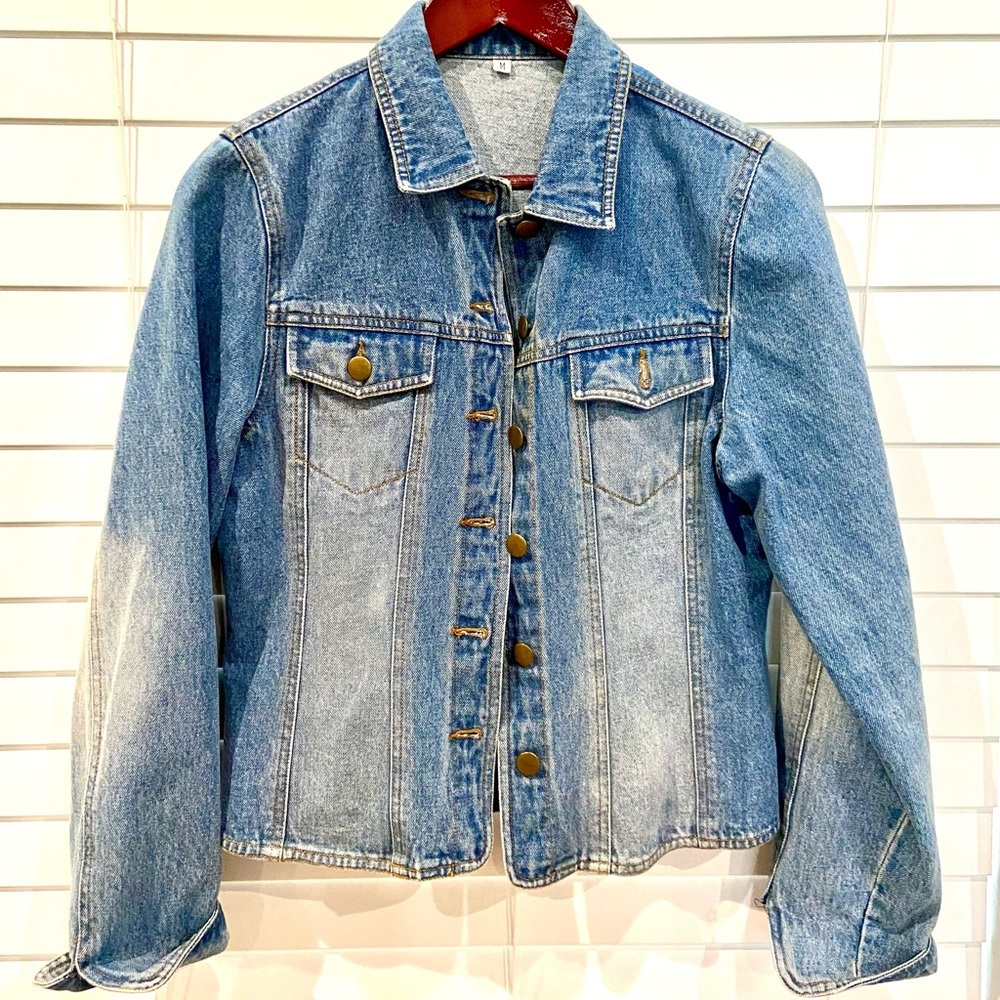 Unbranded denim jacket womens size M. No label for care instructions. Great cond